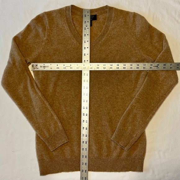 CASHMERE V-NECK PULLOVER SWEATER - Picture 3 of 3